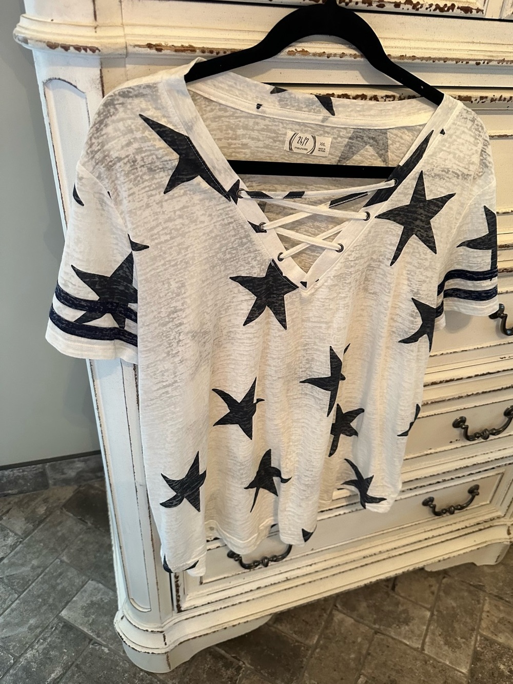 Maurices White Short-Sleeve Star Print Lace-Up V-Neck Tee